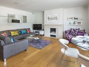 Living area - 21 Dart Marina (Dartmouth)