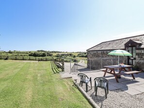Cottage | Outdoor dining - The Byre (Liskeard)