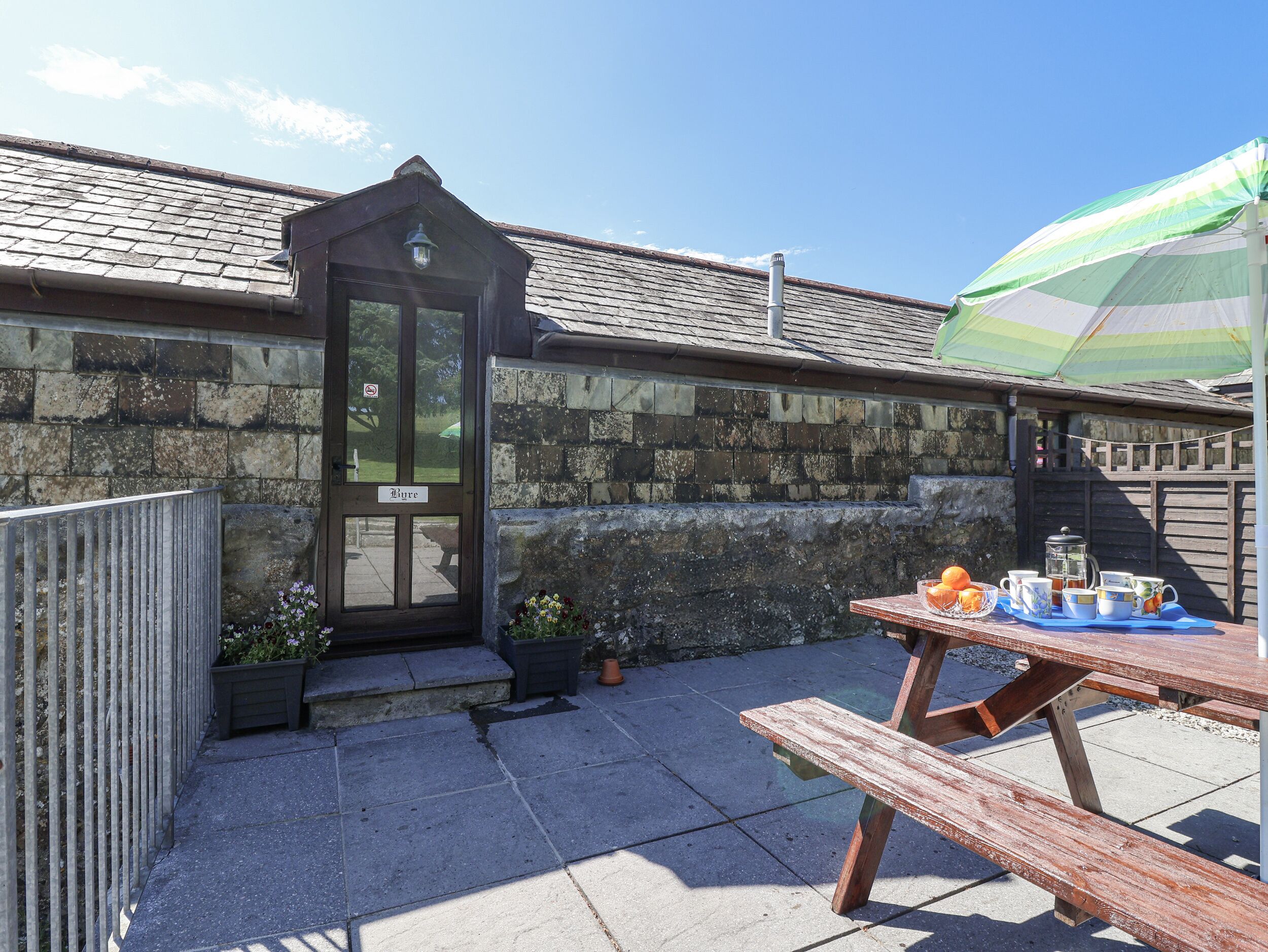 Cottage | Outdoor dining