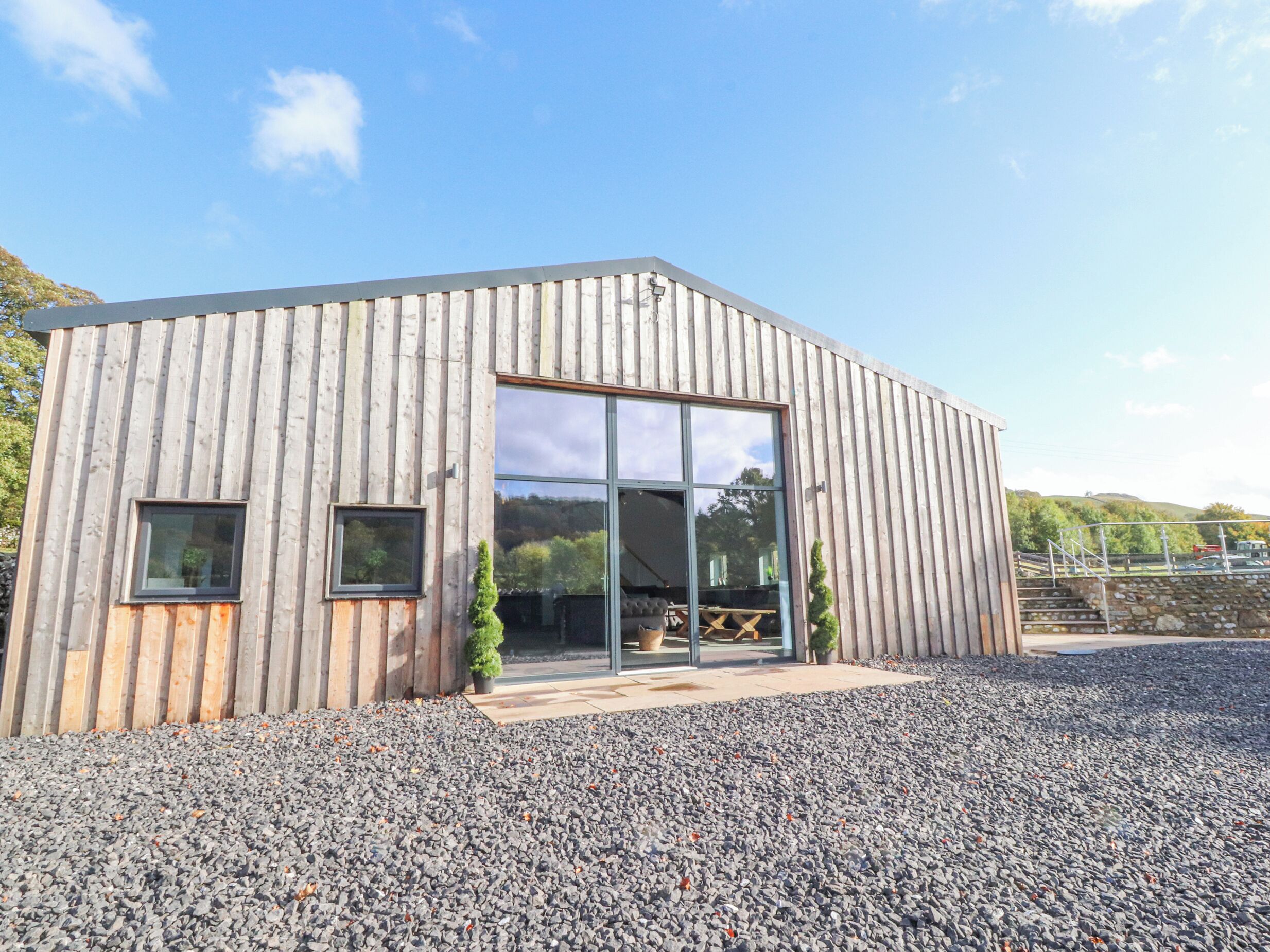 المنشأة من الخارج