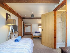 4 bedrooms, individually decorated, individually furnished, free WiFi