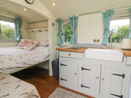 1 habitación, decoración personalizada y muebles diferentes