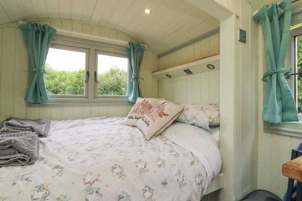1 bedroom, individually decorated, individually furnished, free WiFi