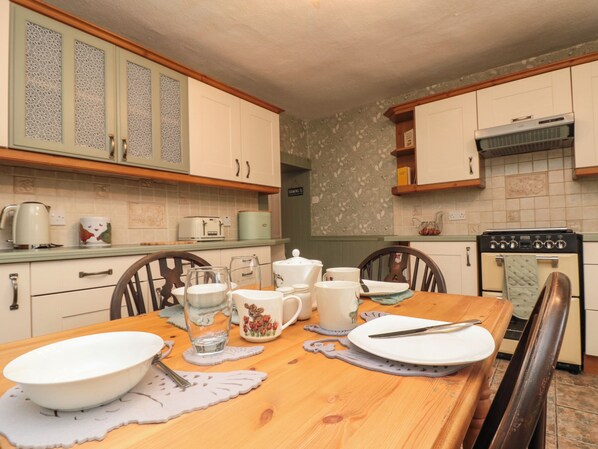 Fridge, dishwasher, electric kettle, toaster