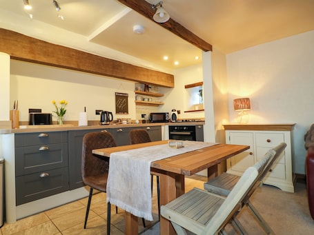 Dining. Peak Cottage
