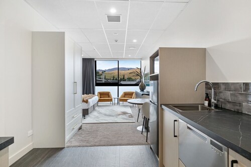 12th Ave Queenstown Suite 10