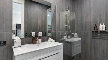 Hårføner og håndklær