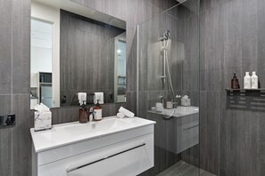 Hårtørrer, håndklæder