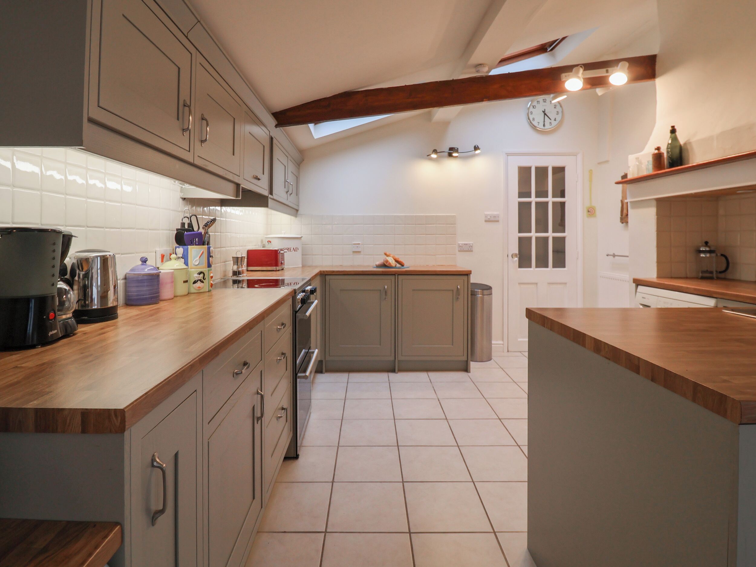 電冰箱、洗碗機、電熱水壺、烤麵包機