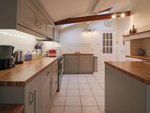 冰箱、洗碗机、电热水壶、烤面包机