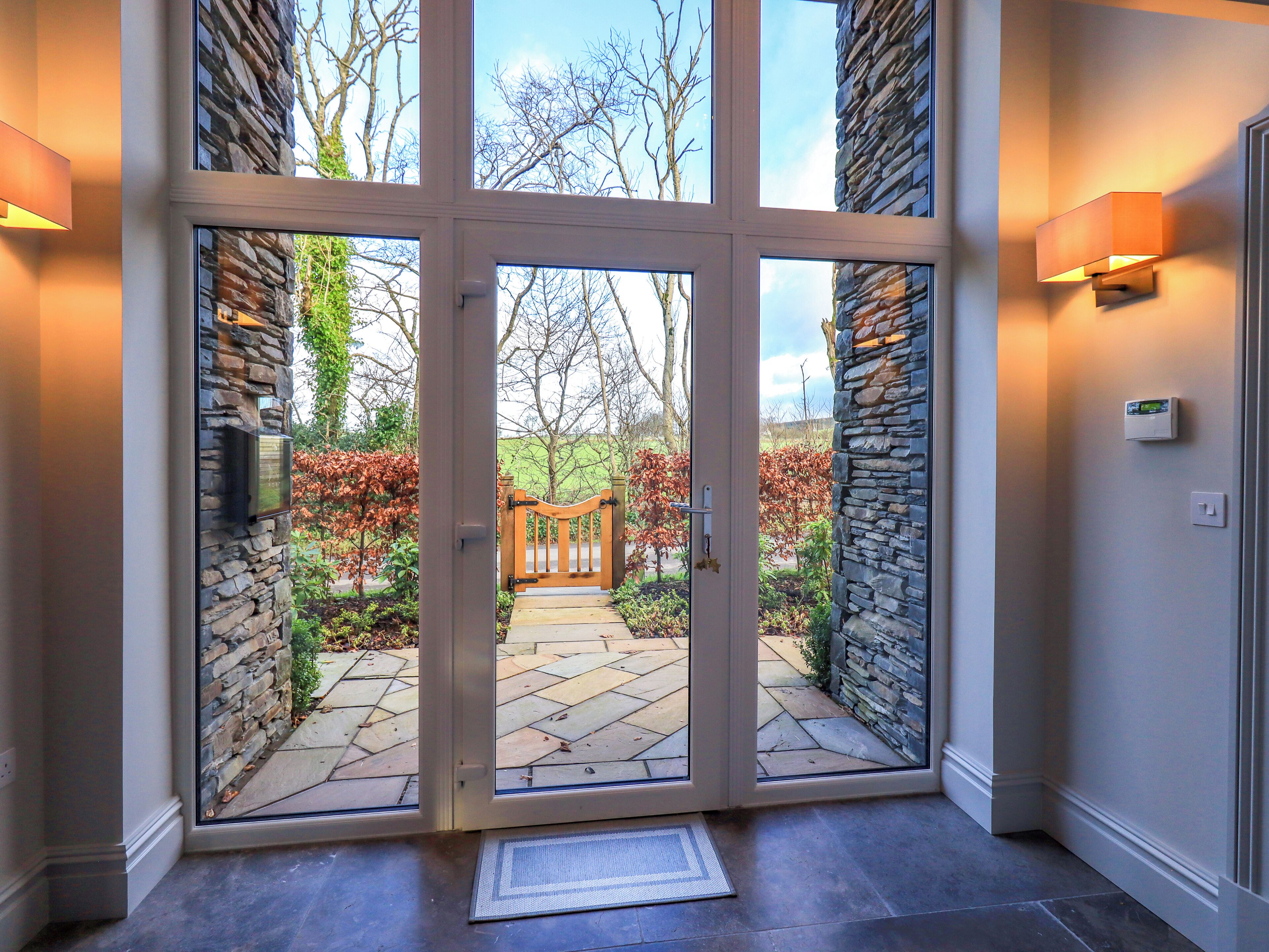 المنشأة من الداخل