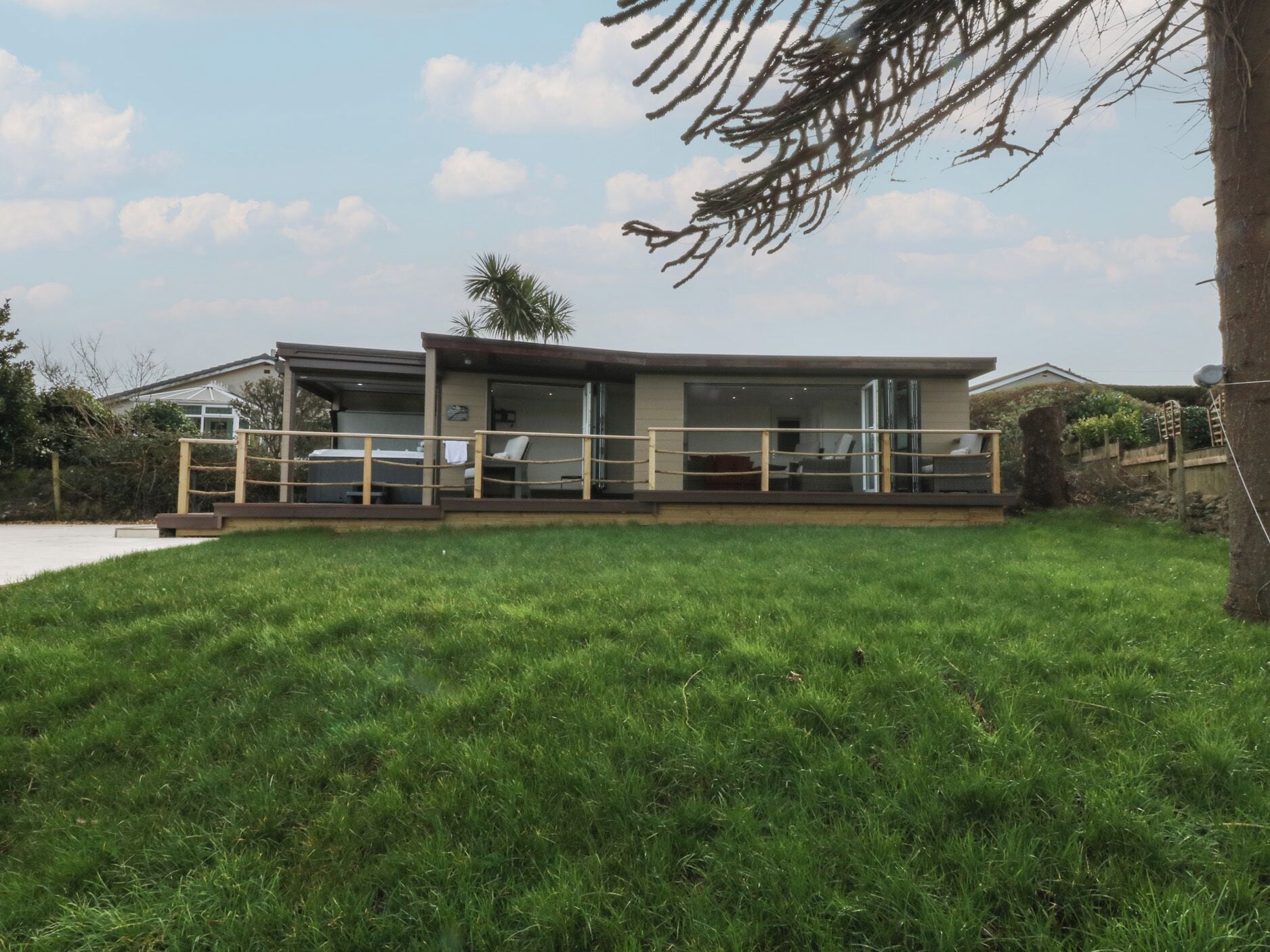 المنشأة من الخارج