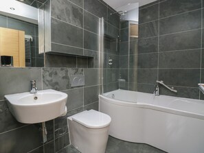 Shower, hair dryer - 12 Blue Hill Park (Ambleside)