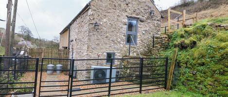 Cottage | Property grounds