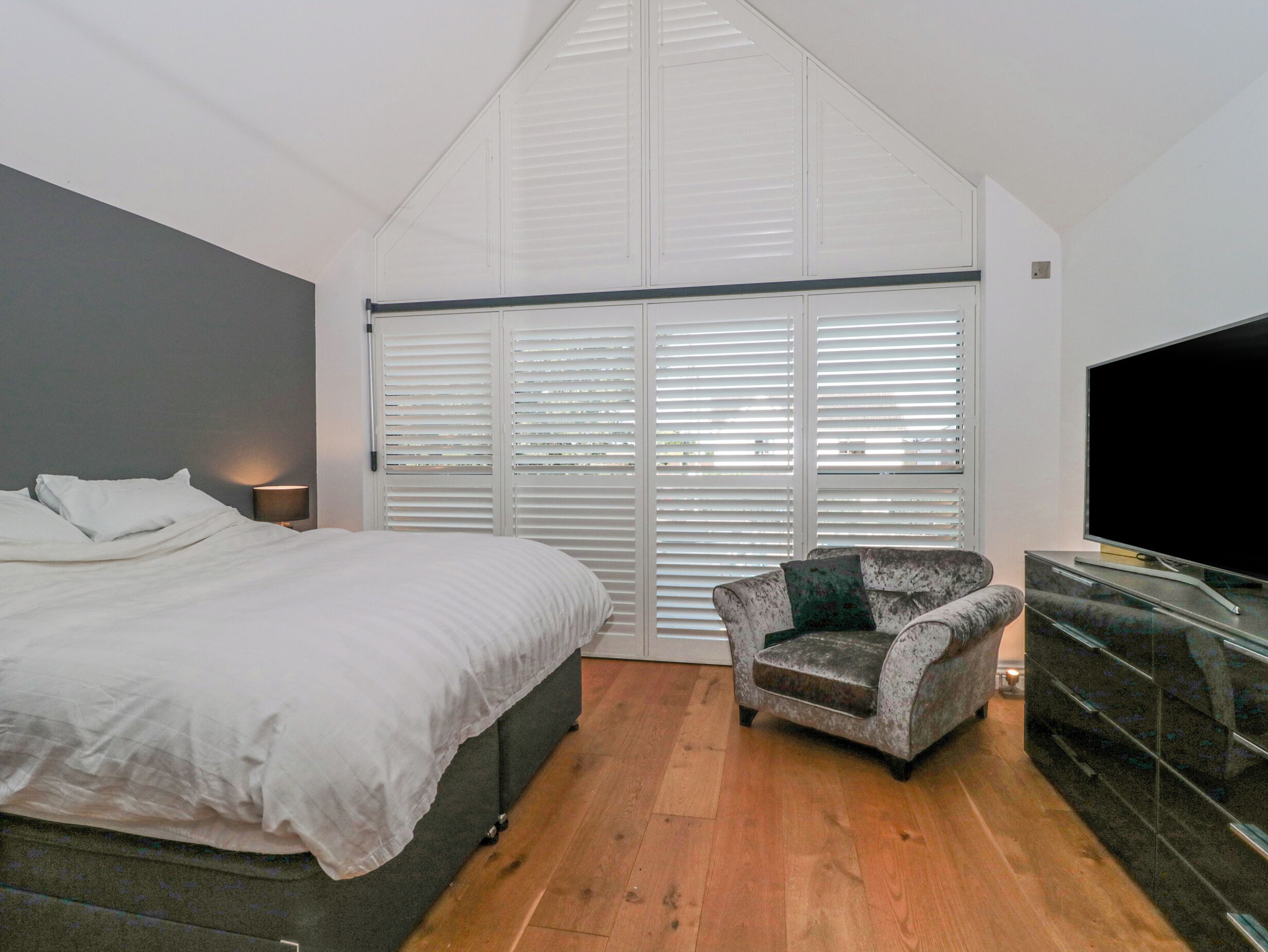 4 quartos, individualmente decorados, individualmente mobiliados