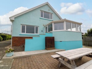 Outdoor dining - Carousel (Haverfordwest)