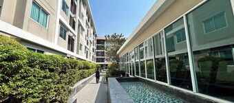 Chic 1-bedroom apartment with WiFi, fitness room in charming Tambon Khlong Song