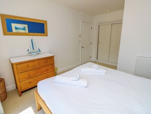 3 bedrooms, individually decorated, individually furnished, free WiFi - Whitfield P10 (Yarmouth)