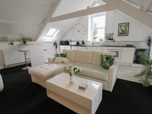 Cottage | Living area - The Old Workshop (Llanybydder)