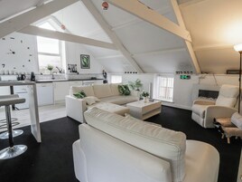 Cottage | Living area