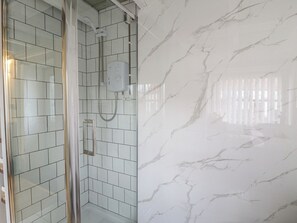 Cottage | Bathroom | Shower - The Old Workshop (Llanybydder)