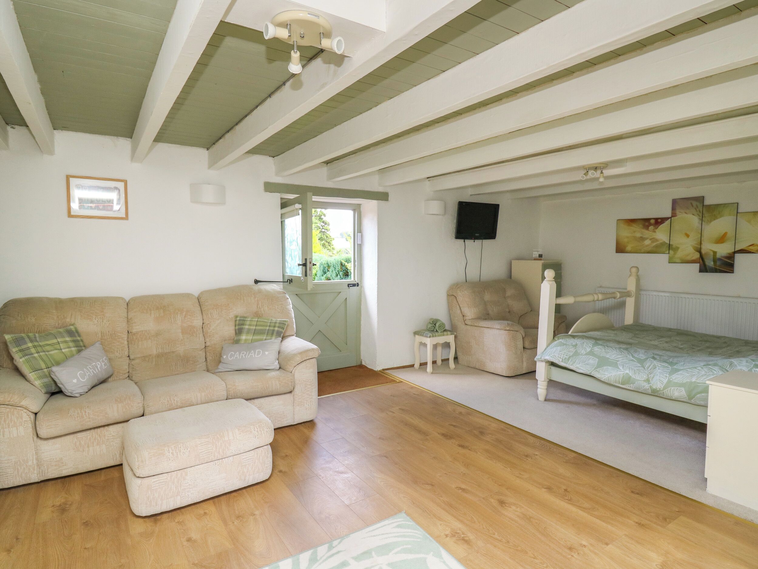 1 bedroom, individually decorated, individually furnished, free WiFi