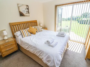 2 makuuhuonetta, yksilöllisesti sisustettu, yksilöllisesti kalustettu