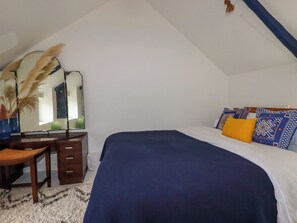 2 bedrooms, individually decorated, individually furnished, free WiFi