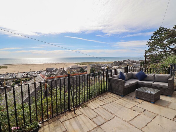 Terrace/patio - Tonnau Yr Oleu or Waves of Light (Barmouth)