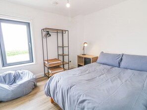 4 quartos, individualmente decorados, individualmente mobiliados