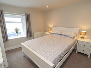 2 bedrooms, individually decorated, individually furnished, free WiFi - Timekeeper's Cottage (Carnforth)