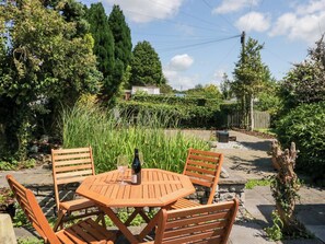 Cottage | Outdoor dining - Timekeeper's Cottage (Carnforth)
