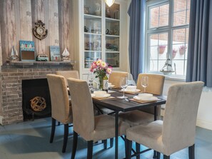 Dining - 18 Chamberlaine Road (Weymouth)