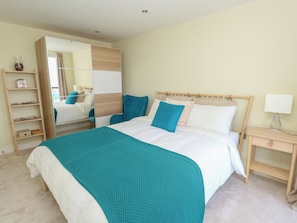 2 bedrooms, individually decorated, individually furnished, free WiFi