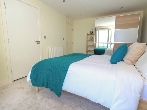 Room - Manhattan Beach (Portland)