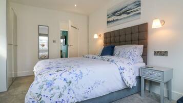 2 bedrooms, individually decorated, individually furnished, free WiFi