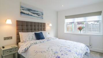 2 bedrooms, individually decorated, individually furnished, free WiFi