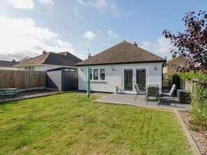 Outdoor dining - Jasmine Cottage (Herne Bay)