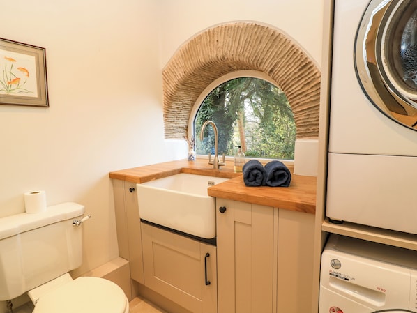 Shower - The Elm Coach House (Chipping Norton)