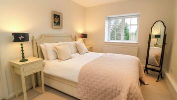 2 bedrooms, individually decorated, individually furnished, free WiFi