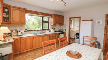 Dishwasher, cookware/dishes/utensils