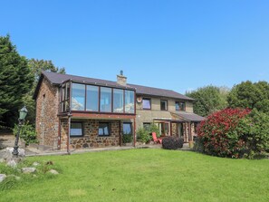 Exterior - The Wellington (Pwllheli)