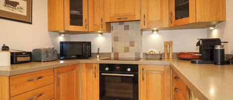 Fridge, dishwasher, cookware/dishes/utensils