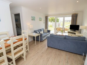 Living area - Jamestown 5 (Yarmouth)
