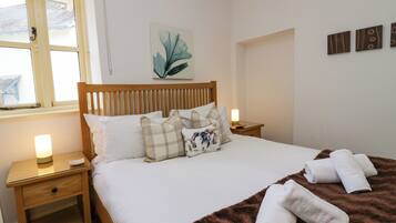 2 phòng ngủ, trang trí khác biệt