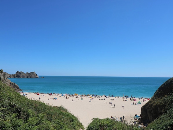 Una playa cerca