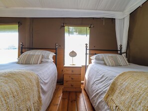 3 habitaciones, decoración personalizada y muebles diferentes 