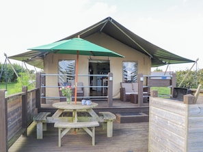 Outdoor dining - Bluebell (Penzance)
