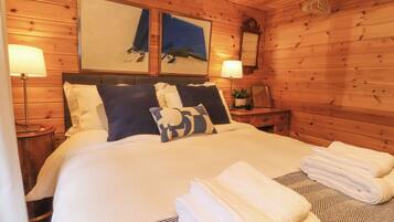 3 bedrooms, individually decorated, individually furnished, free WiFi