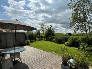 Outdoor dining - Artisan Lodge (Preston)